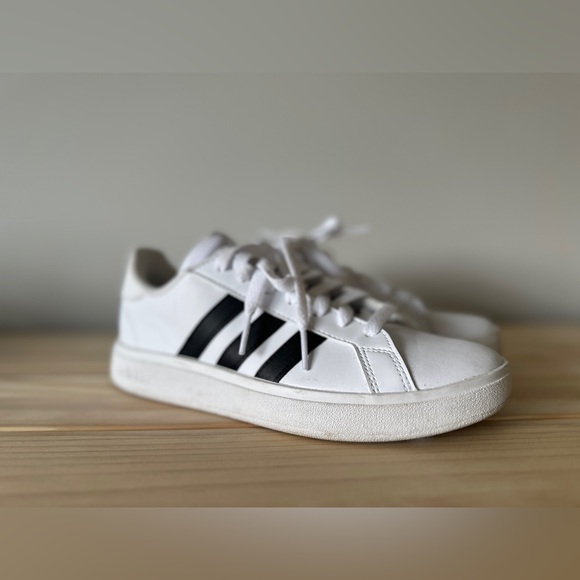 Women’s Adidas Sneakers - Picture 2 of 5